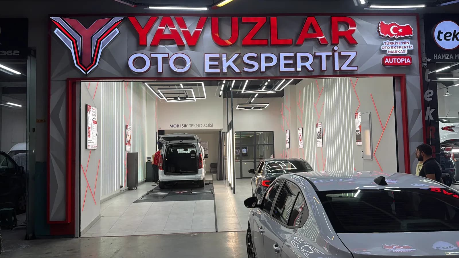 Esenyurt Autopia Oto Ekspertiz — Yavuzlar istasyonu tabelası ve girişi
